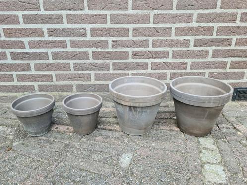 4 bloempotten voor buiten, Tuin en Terras, Bloempotten, Zo goed als nieuw, Aardewerk, Minder dan 25 cm, Rond, Ophalen