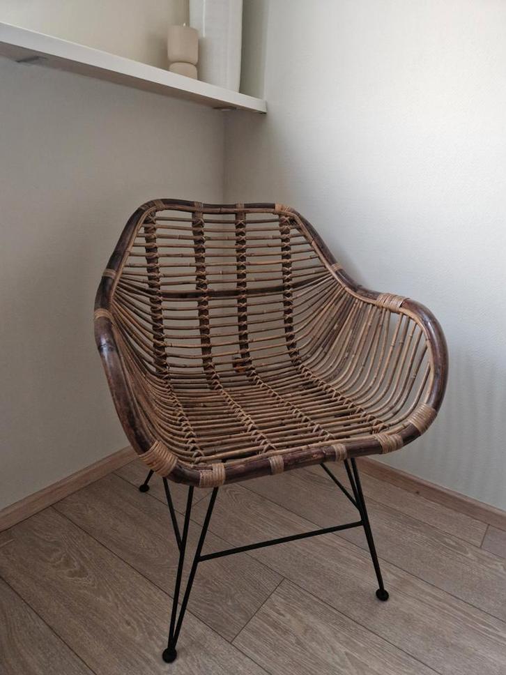 Vintage Rotan Stoel met Metalen Poten, Huis en Inrichting, Stoelen, Gebruikt, Eén, Metaal, Riet of Rotan, Bruin, Ophalen