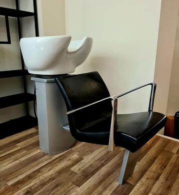 Professionele kappers wasunit met stoel en wasbak beschikbaar voor biedingen