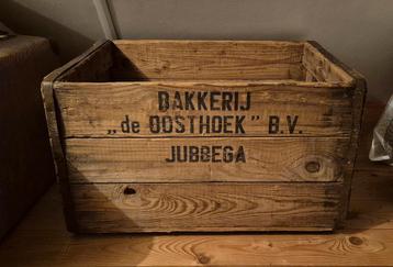 Vintage houten bakkerskist “de OOSTHOEK” – Jubbega beschikbaar voor biedingen