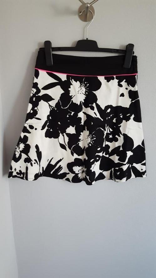 rok maat 38 Lola Liza wit-zwart, Kleding | Dames, Rokken, Zo goed als nieuw, Maat 38/40 (M), Wit, Boven de knie, Ophalen of Verzenden