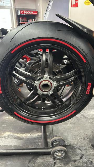 Ducati carbon superleggera velgen Orgineel beschikbaar voor biedingen