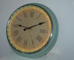 Ikea wandklok BRAVUR, mint groen. Met licht erin. 59 cm., Ophalen of Verzenden, Zo goed als nieuw, Analoog, Wandklok