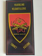 oude tegel 19 Afdeling Veldartillerie, Tonnet Kazerne, Ophalen of Verzenden, Overige soorten, Nederland, Embleem of Badge
