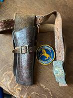Leren western holster met riem en patch, Verzamelen, Militaria | Algemeen, Ophalen of Verzenden, Overige soorten, Embleem of Badge