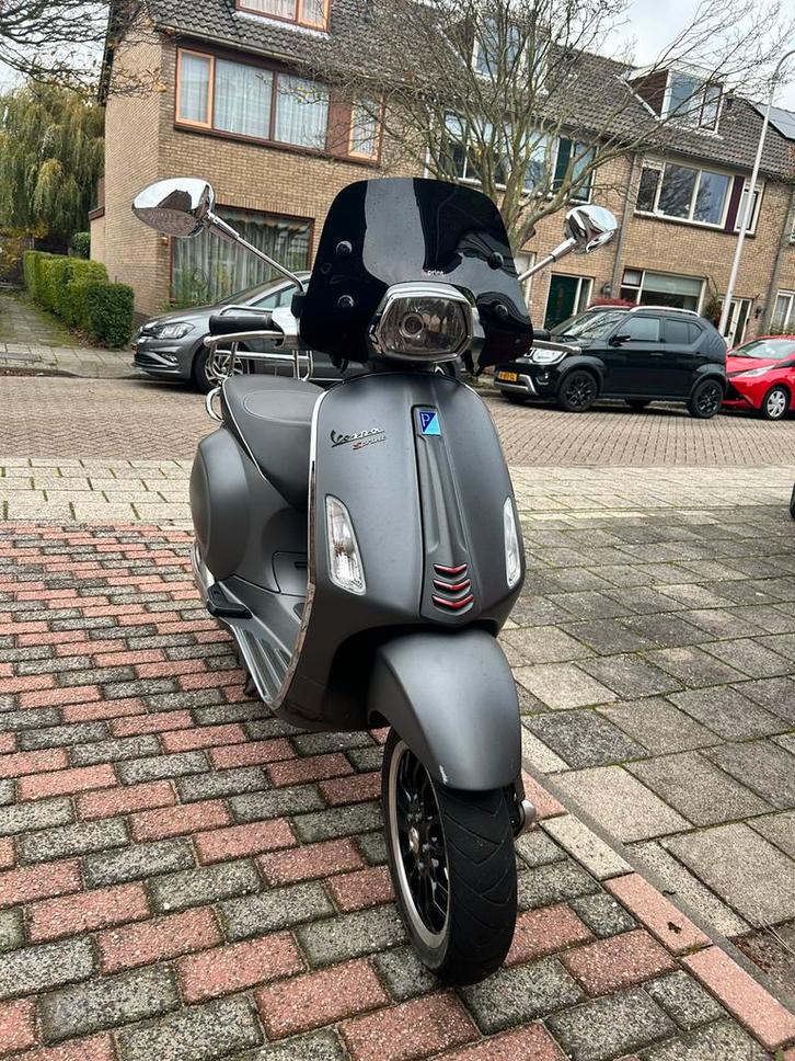 Vespa sprint, Fietsen en Brommers, Scooters | Vespa, Zo goed als nieuw, Overige modellen, Benzine, Ophalen