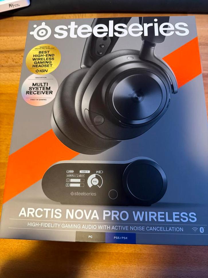 Steelseries Arctis Nova Pro Wireless, Computers en Software, Headsets, Gebruikt, Over-ear, Draadloos, Gaming headset, Inklapbare microfoon