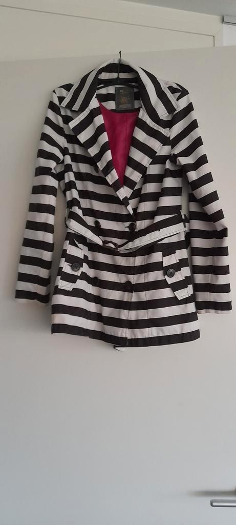 Spiksplinternieuwe unieke, chique design tussen/regenjas, Kleding | Dames, Jassen | Zomer, Nieuw, Maat 38/40 (M), Ophalen of Verzenden