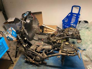 2x Scooters frame + motorblok - Project of onderdelen beschikbaar voor biedingen