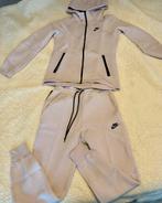 Nike Tech trainingspak XS, Kleding | Dames, Overige typen, Ophalen of Verzenden, Zo goed als nieuw, Roze