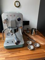 SMEG EMC02EGMEU Mini Pro Espresso Machine, Ophalen, Afneembaar waterreservoir, Espresso apparaat, Gemalen koffie