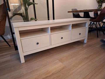 Tv kast Ikea Hemnes beschikbaar voor biedingen