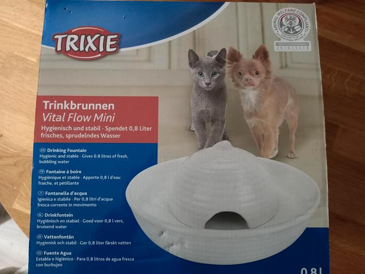 Drinkfontein katten - Trixie vital flow mini, Dieren en Toebehoren, Kattenvoerbakken en Drinkbakken, Zo goed als nieuw, Automatisch