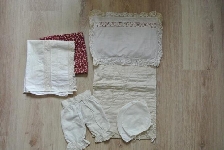 antieke lakentjes broekje mutsjes voor pop, Antiek en Kunst, Antiek | Speelgoed, Ophalen of Verzenden