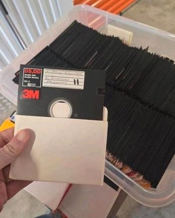 Giga Grote collectie 5.25 inch Atari floppy disks- zeldzaam beschikbaar voor biedingen
