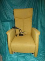 Moderne relaxfauteuil met opsta hulp., Ophalen, Minder dan 75 cm, Zo goed als nieuw, Stof