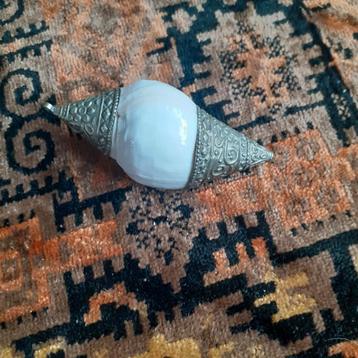 Tibetaanse oosterse schelp hanger beschikbaar voor biedingen