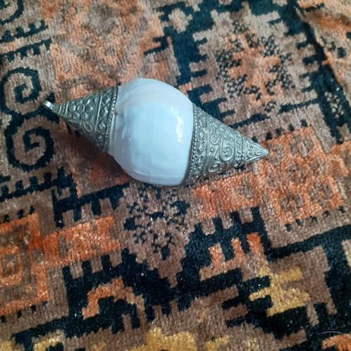 Tibetaanse oosterse schelp hanger, Sieraden, Tassen en Uiterlijk, Kettinghangers, Zo goed als nieuw, Zilver, Zilver, Overige voorstellingen