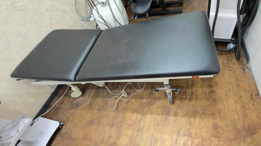 Elektrische behandelstoel te koop, Sport en Fitness, Massageproducten, Zo goed als nieuw, Massagetafel, Ophalen