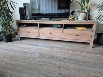 Tv meubel beschikbaar voor biedingen