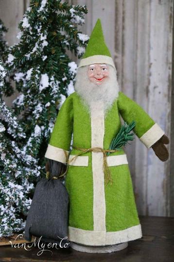 kerstman candycontainer met groene vilten mantel beschikbaar voor biedingen