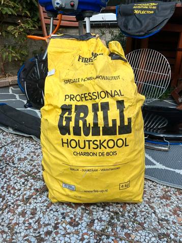 Houtskool 4 kg beschikbaar voor biedingen