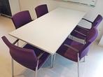 Mooie witte tafel met 5 paarse stoelen, Huis en Inrichting, Tafels | Eettafels, Ophalen, Gebruikt, 50 tot 100 cm, Vijf personen of meer