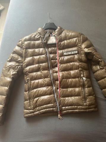 Moncler jas S beschikbaar voor biedingen