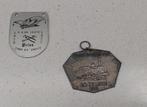 2 Vintage Carnavalsonderscheiding C.V. DE LEUTE., Ophalen of Verzenden, Gebruikt