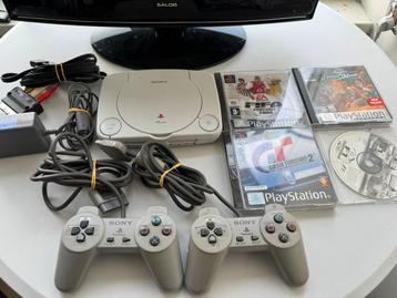 PS One Compleet (Defect) + 4 Games & 2 Controllers beschikbaar voor biedingen