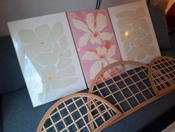 Drietal schilderen-/wanddecoratie met rotan beschikbaar voor biedingen