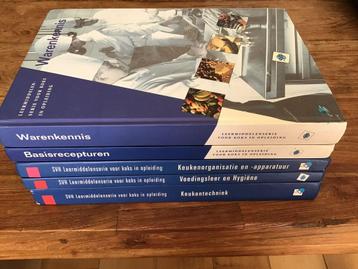 Complete set studieboeken voor de opleiding Basiskok 2 SHV beschikbaar voor biedingen