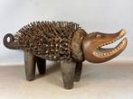 250932 Groot Afrikaans Bakongo Nkisi Nkondi hond uit Kongo, Antiek en Kunst, Ophalen of Verzenden