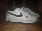 Louis Vuitton Nike Schoenen, Wit, Nieuw, Ophalen of Verzenden, Sneakers of Gympen