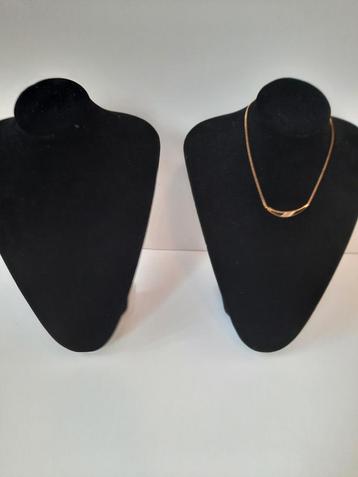 Zwarte Fluwelen Sieraden Halsjes - Presentatie beschikbaar voor biedingen
