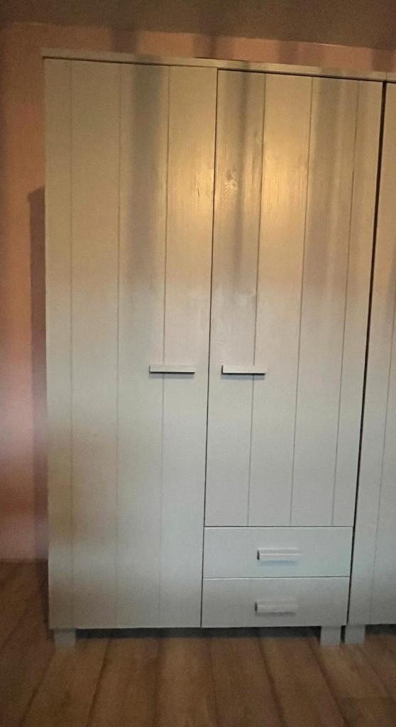 Woood kledingkast Dennis 2 deurs met lades, Huis en Inrichting, Kasten | Kledingkasten, Gebruikt, 150 tot 200 cm, 100 tot 150 cm