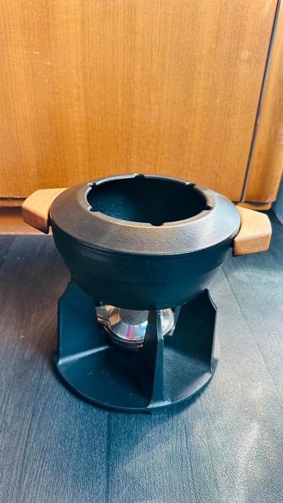 Gebruikt > Le Creuset gietijzeren Fonduepan Zwart Hout, Huis en Inrichting, Keuken | Potten en Pannen, Gebruikt, Overige typen