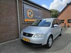 Volkswagen Touran 1.6-16V FSI Trendline (bj 2005, automaat), Stof, 4 cilinders, Origineel Nederlands, Grijs