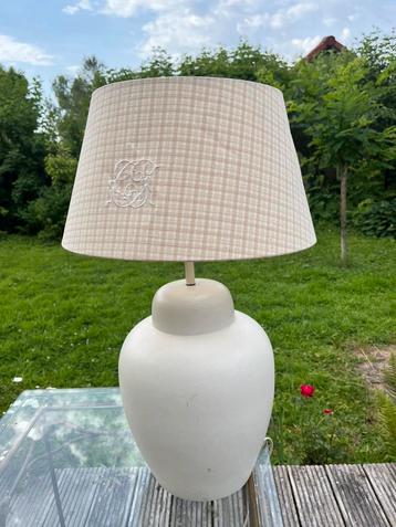Tafellamp grote zware wit geschilderde lampvoet beschikbaar voor biedingen