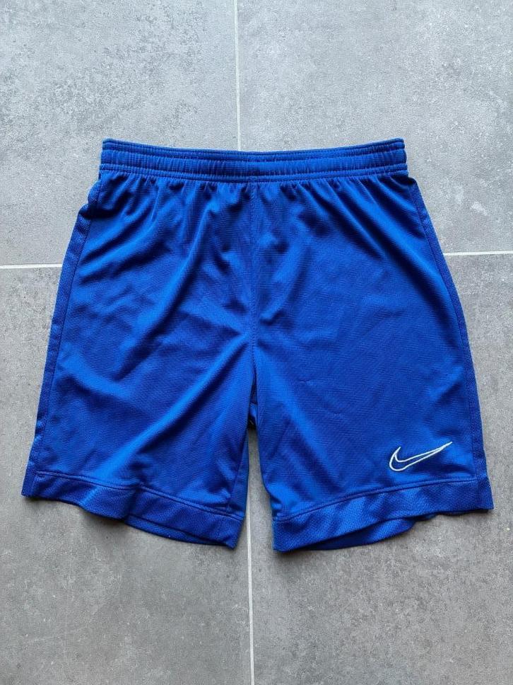 Korte jongensbroek Nike lichtblauw maat M (137-147), Kinderen en Baby's, Kinderkleding | Maat 146, Gebruikt, Jongen, Broek, Ophalen of Verzenden