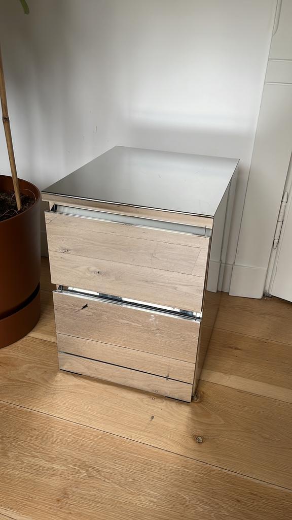 Ikea, Malm, ladenkastje (2 laden) zilverkleurig, Huis en Inrichting, Slaapkamer | Nachtkastjes, Gebruikt, Minder dan 55 cm, Minder dan 45 cm
