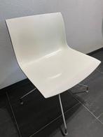 Arper Catifa 46 vergaderstoel, wit, kruisvoet onderstel, Huis en Inrichting, Stoelen, Kunststof, Wit, Ophalen of Verzenden, Zo goed als nieuw