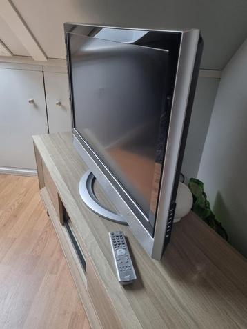 JVC televisie met afstandbediening beschikbaar voor biedingen