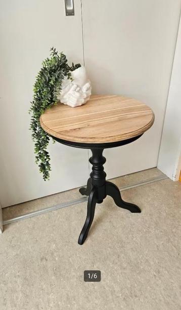 Bijzettafel/wijntafel beschikbaar voor biedingen