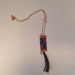 Middellange goudkleurige ketting, hanger van kraaltjes, Sieraden, Tassen en Uiterlijk, Kettingen, Ophalen of Verzenden, Goud, Overige materialen