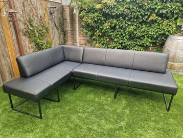 Mooie eettafel bank beschikbaar voor biedingen