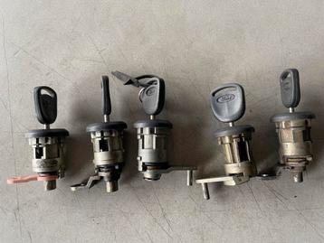 5x Ford deursloten Ford Escort Fiesta Sierra beschikbaar voor biedingen