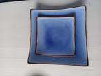 Twee vierkante borden - heel mooi blauwe kleur glazuur, Ophalen of Verzenden, Overige stijlen, Bord(en)