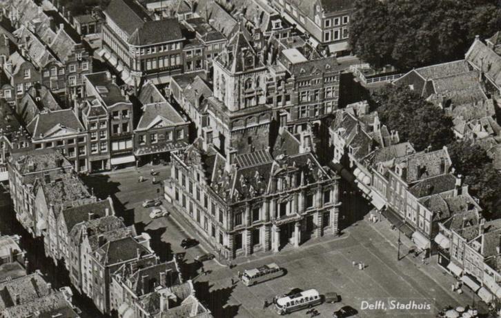 14 112 Delft Stadhuis 1955, Verzamelen, Ansichtkaarten | Nederland, Ongelopen, Zuid-Holland, 1940 tot 1960, Ophalen of Verzenden
