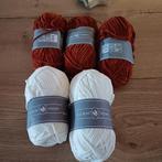 Durable Velvet  5 bollen  3x kleur brick 2x ivory, Ophalen of Verzenden, Nieuw, Breien of Haken, Wol of Garen